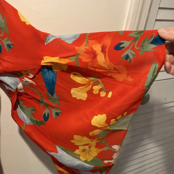 Alice & Olivia red floral silk top. Size large. Preowned - Picture 4 of 4